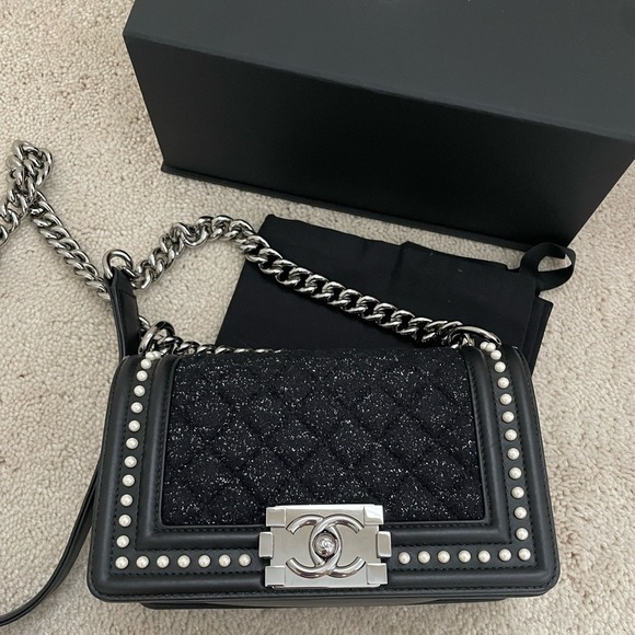 New Chanel small tweed boy with faux pearls flap bag - Picture 4 of 10